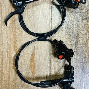 FRENOS MTB HIDRÁULICOS SHIMANO 2 PISTONES BL-MT501/BR-MT500 (NUEVOS)