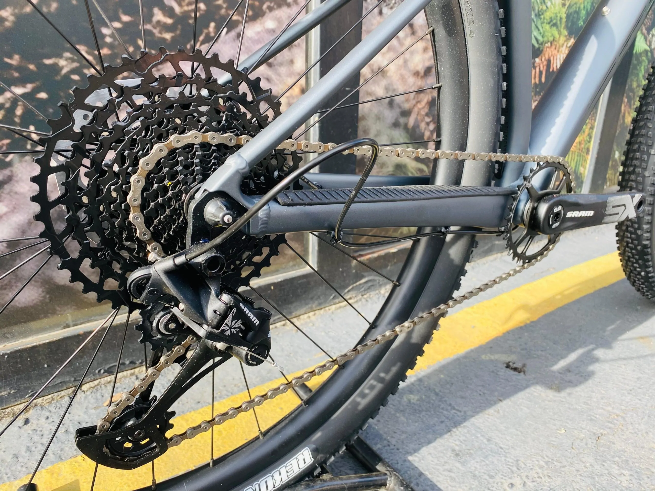 BICICLETA SCALE 970 2023/2024 ALUMINIO 12 VEL SCOTT GRIS NEGRO - Imagen 2