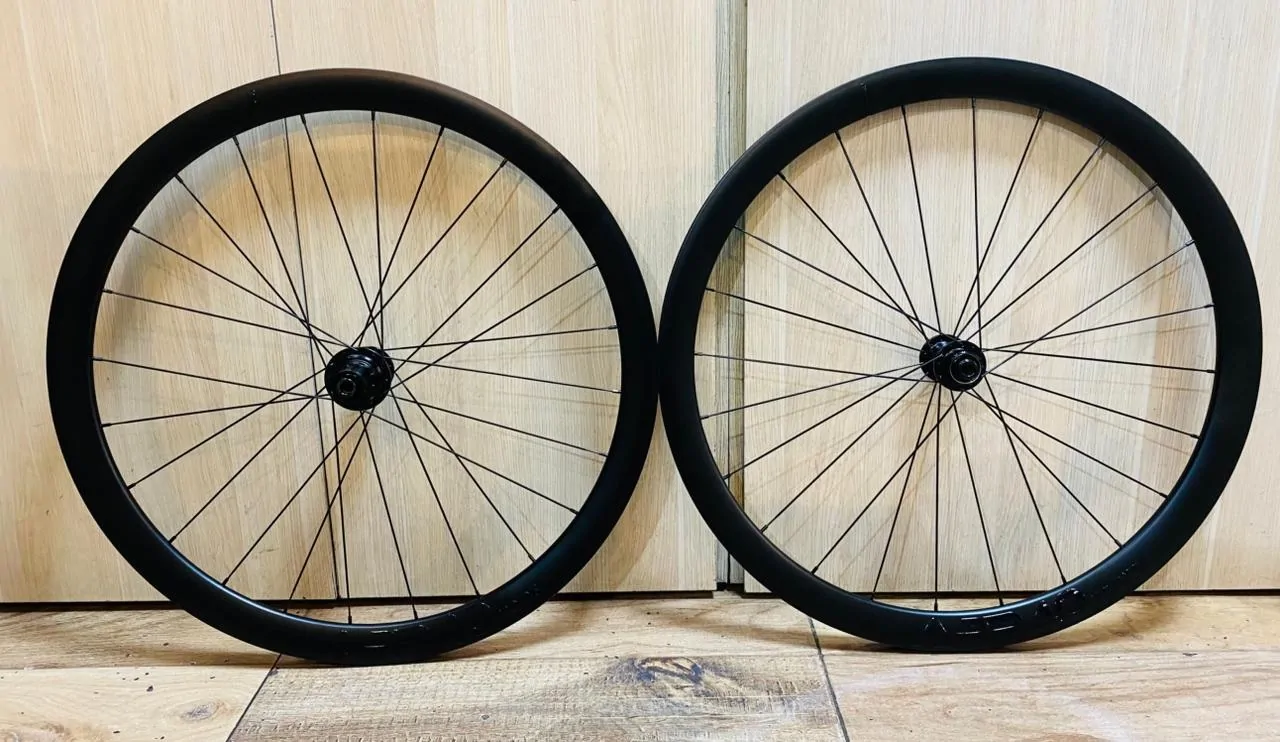 BB - copia RUEDAS RUTA GW 700C 24H ARP-40 PRO/DISC (409271) - Imagen 2