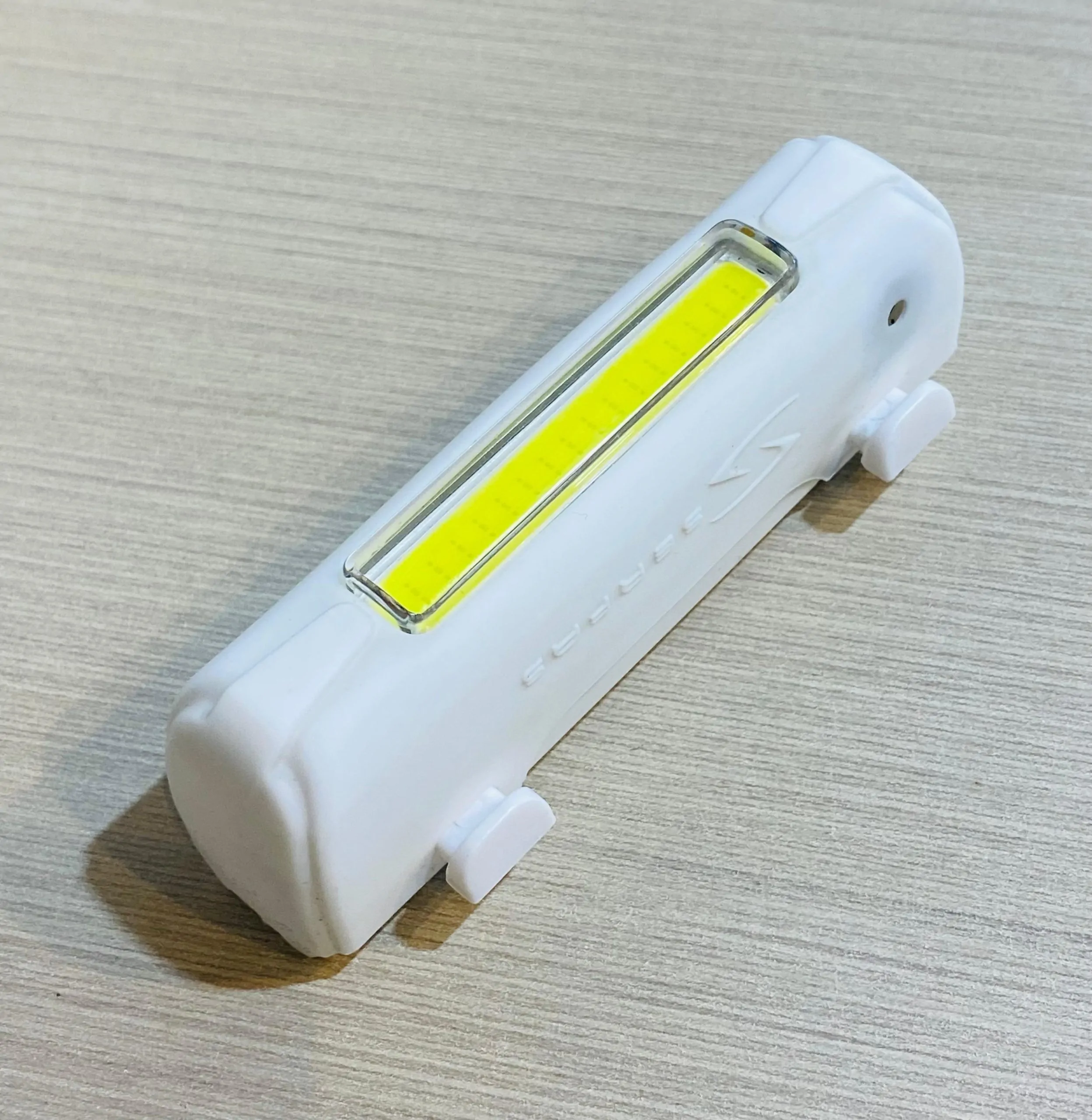 LUZ DELANTERA LED BLANCO SERFAS 100LUMENS USLA-7RD PARA BICICLETAS - Imagen 7