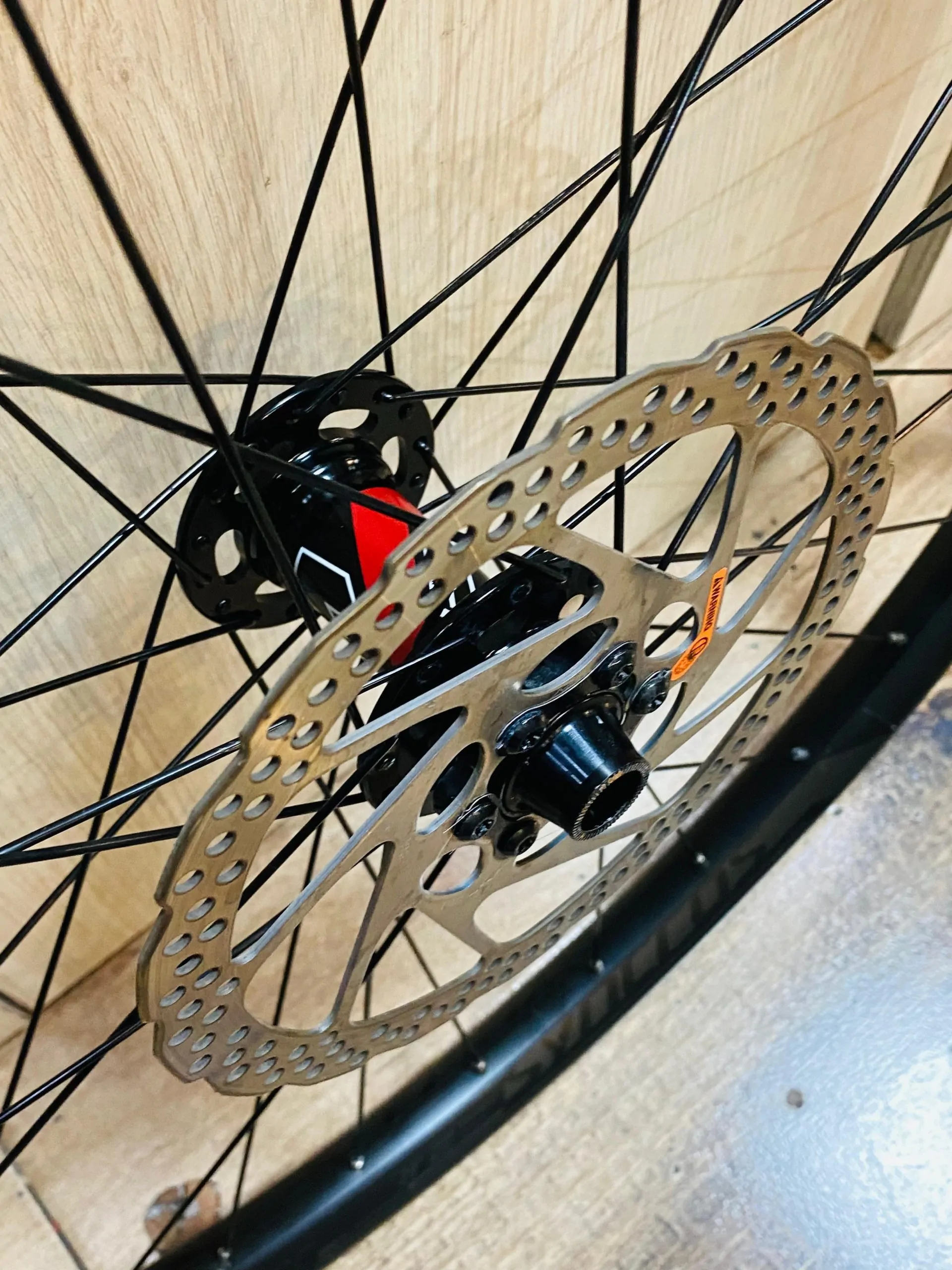 RUEDAS MTB SYNCROS X30SE 622X30MM 6 PERNOS (USADO) - Imagen 3