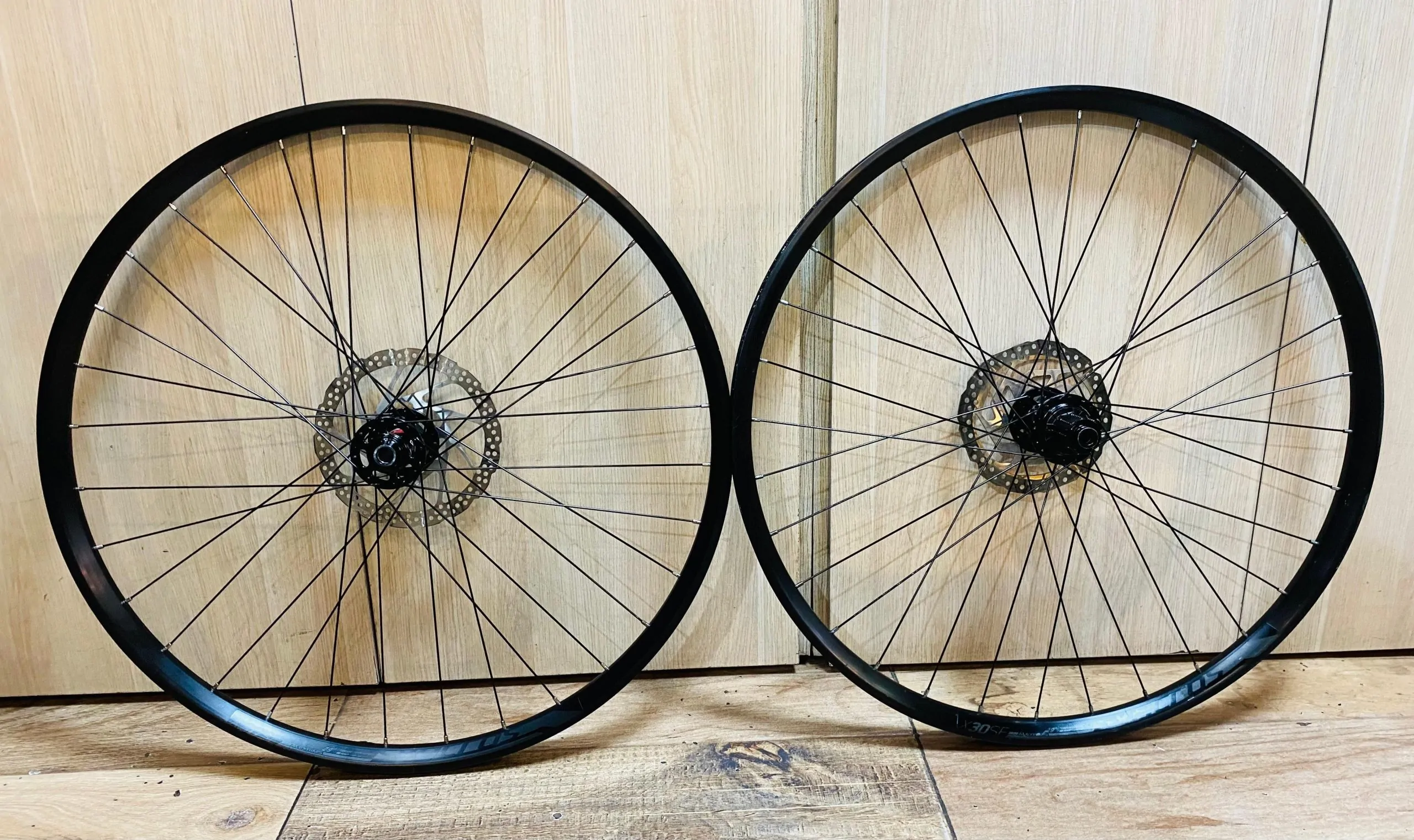 RUEDAS MTB SYNCROS X30SE 622X30MM 6 PERNOS (USADO) - Imagen 6