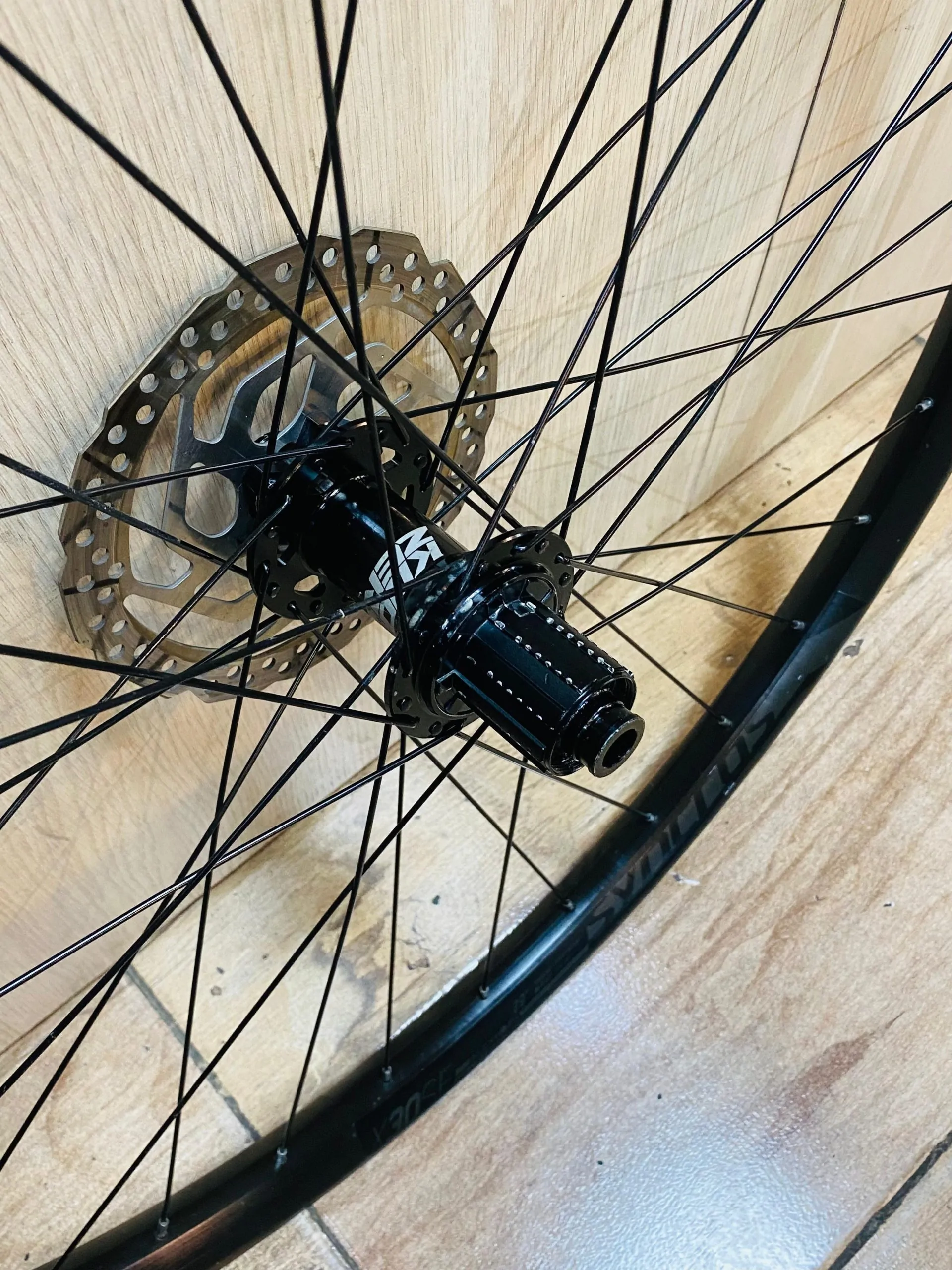 RUEDAS MTB SYNCROS X30SE 622X30MM 6 PERNOS (USADO) - Imagen 7