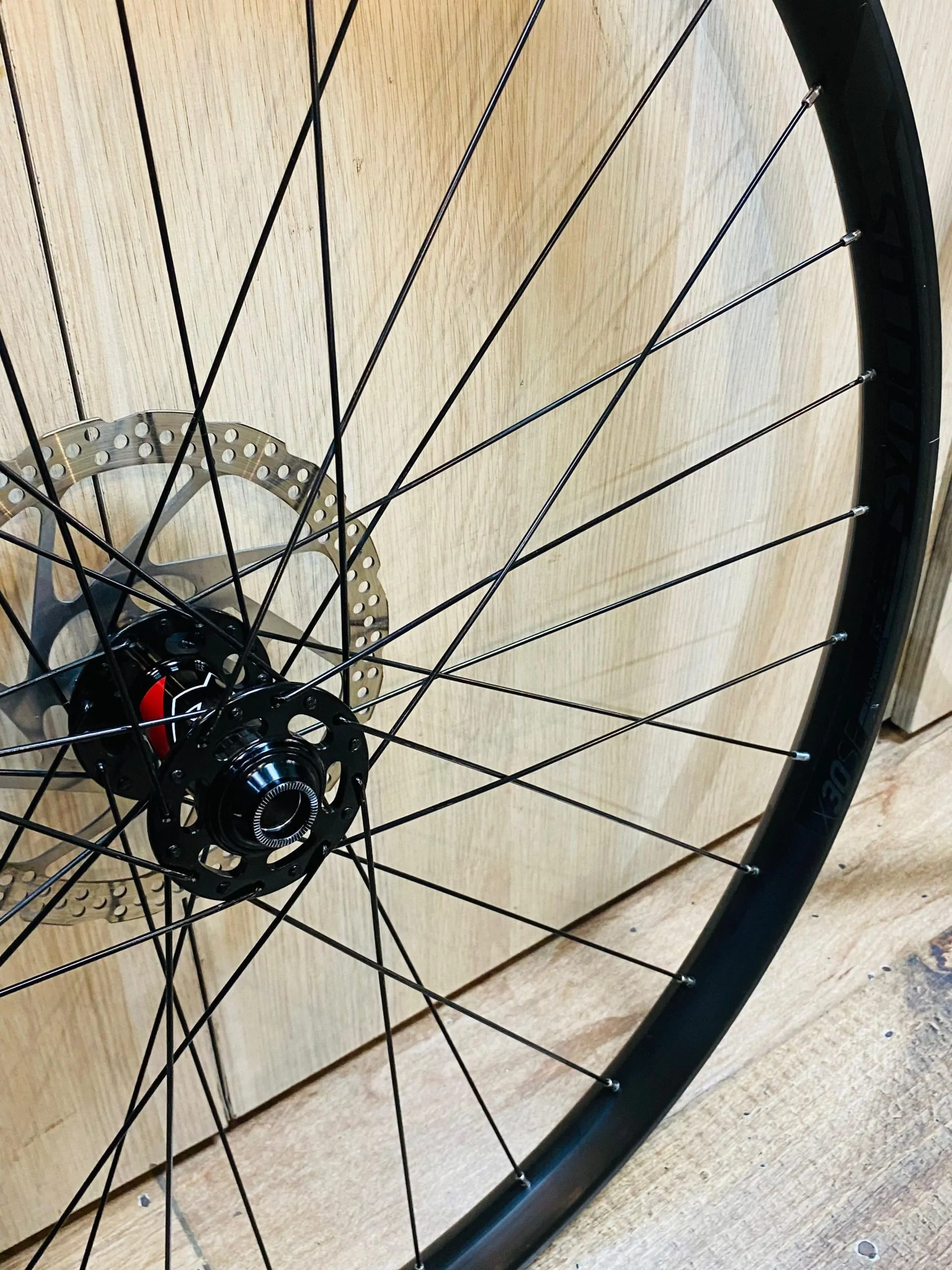 RUEDAS MTB SYNCROS X30SE 622X30MM 6 PERNOS (USADO) - Imagen 8