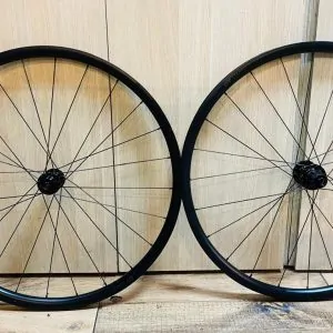 RUEDAS RUTA/GRAVEL DT SWISS G540 700 8-12VEL TLR (USADAS)