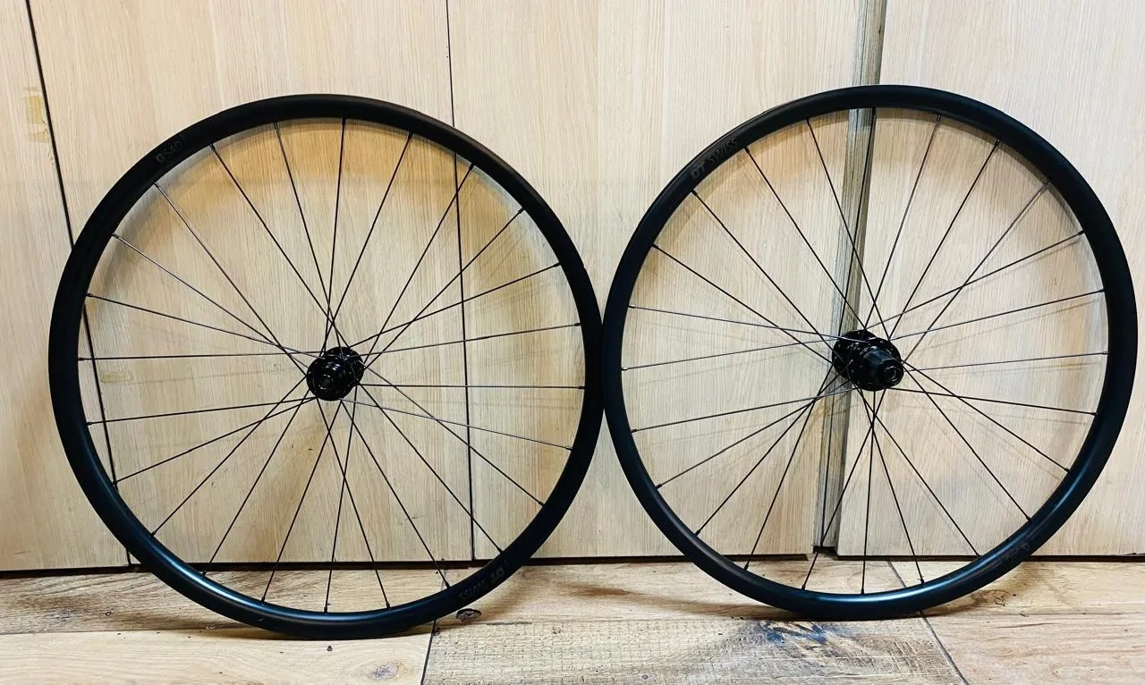 RUEDAS RUTA/GRAVEL DT SWISS G540 700 8-12VEL TLR (USADAS) - Imagen 1