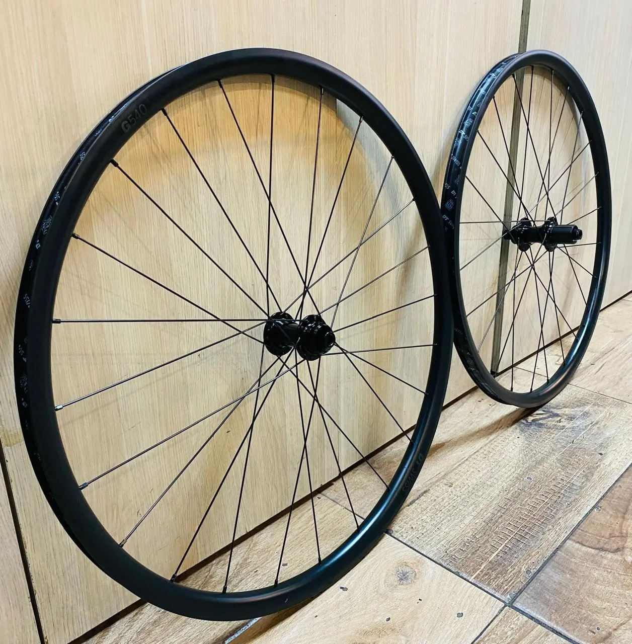 RUEDAS RUTA/GRAVEL DT SWISS G540 700 8-12VEL TLR (USADAS) - Imagen 2