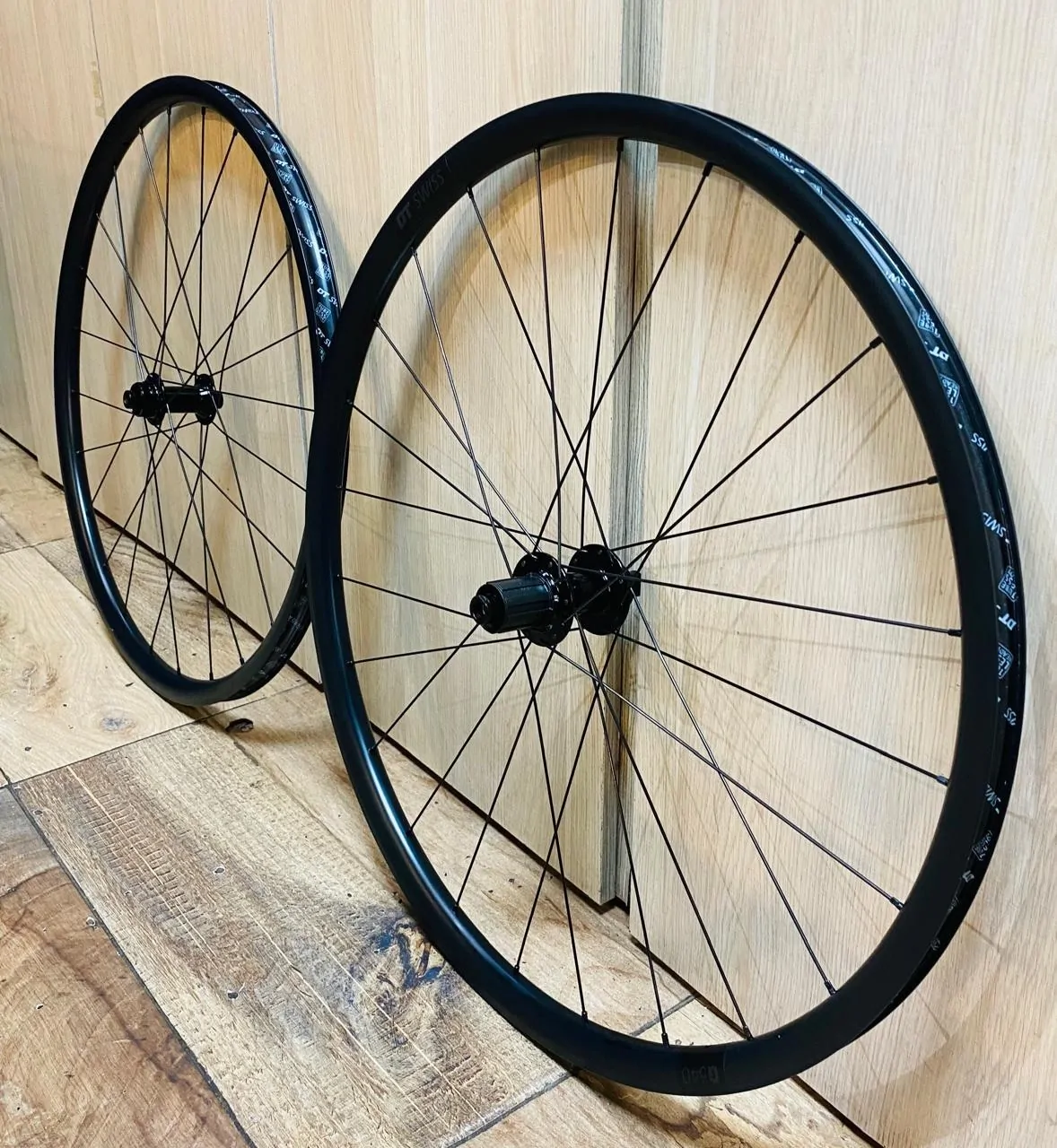 RUEDAS RUTA/GRAVEL DT SWISS G540 700 8-12VEL TLR (USADAS) - Imagen 3