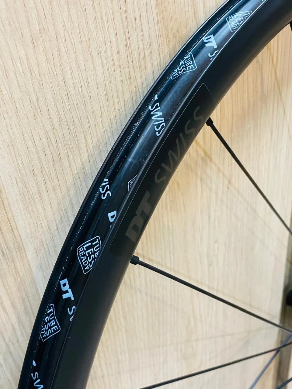 RUEDAS RUTA/GRAVEL DT SWISS G540 700 8-12VEL TLR (USADAS) - Imagen 4