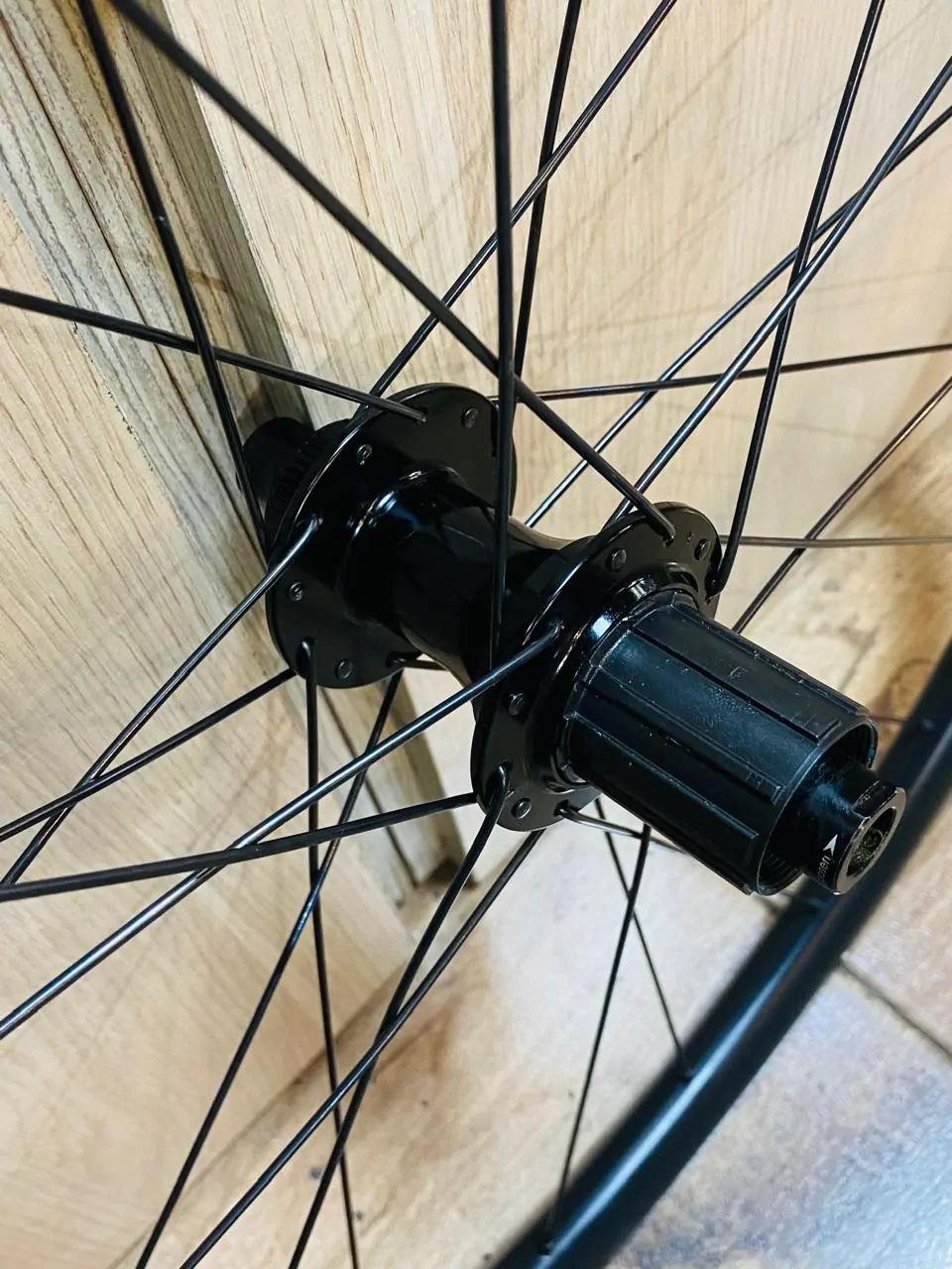 RUEDAS RUTA/GRAVEL DT SWISS G540 700 8-12VEL TLR (USADAS) - Imagen 5