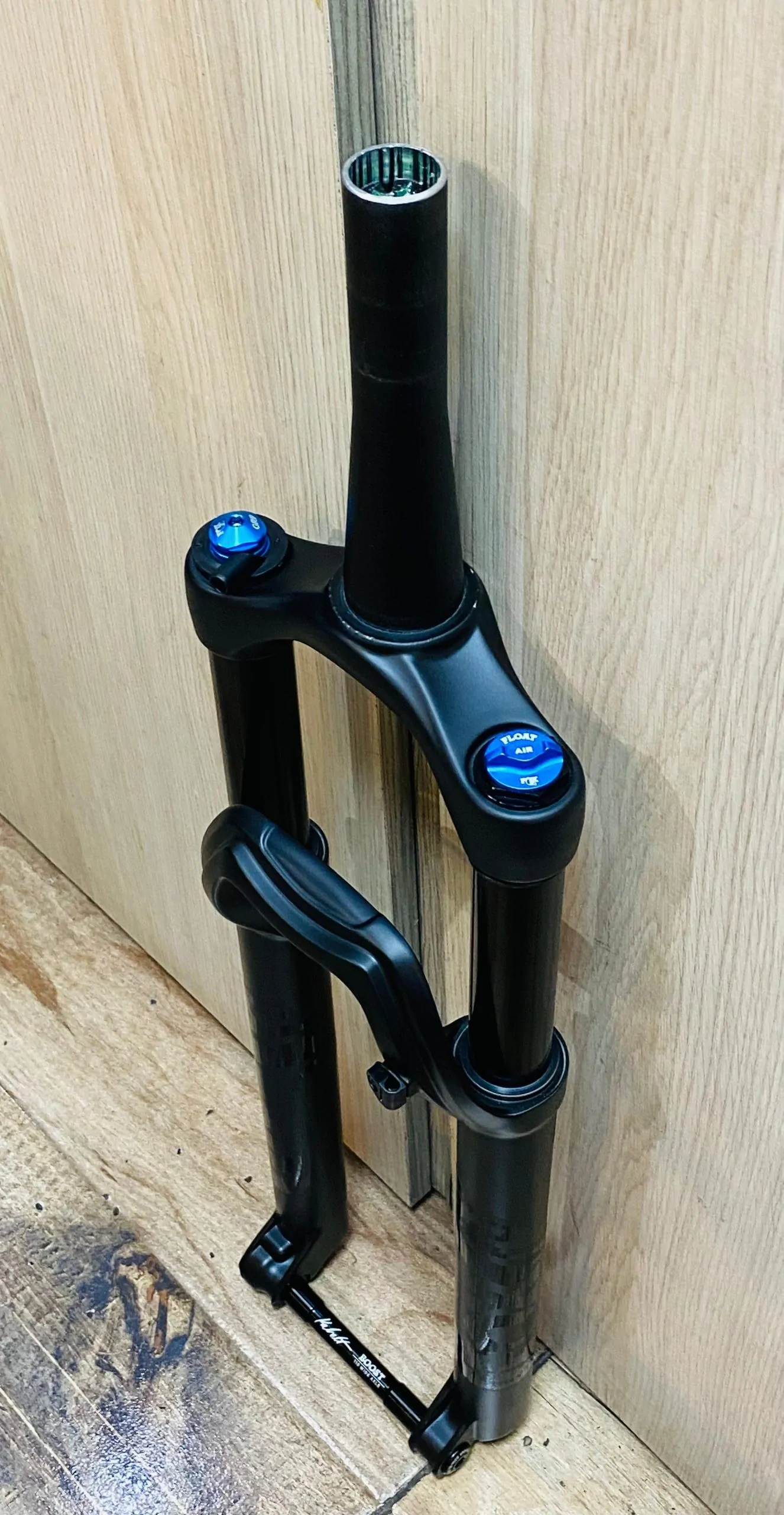 SUSPENSIÓN MTB FOX 32 AIRE RIN29 ESPIGO CONICO RECORTADO - Imagen 6