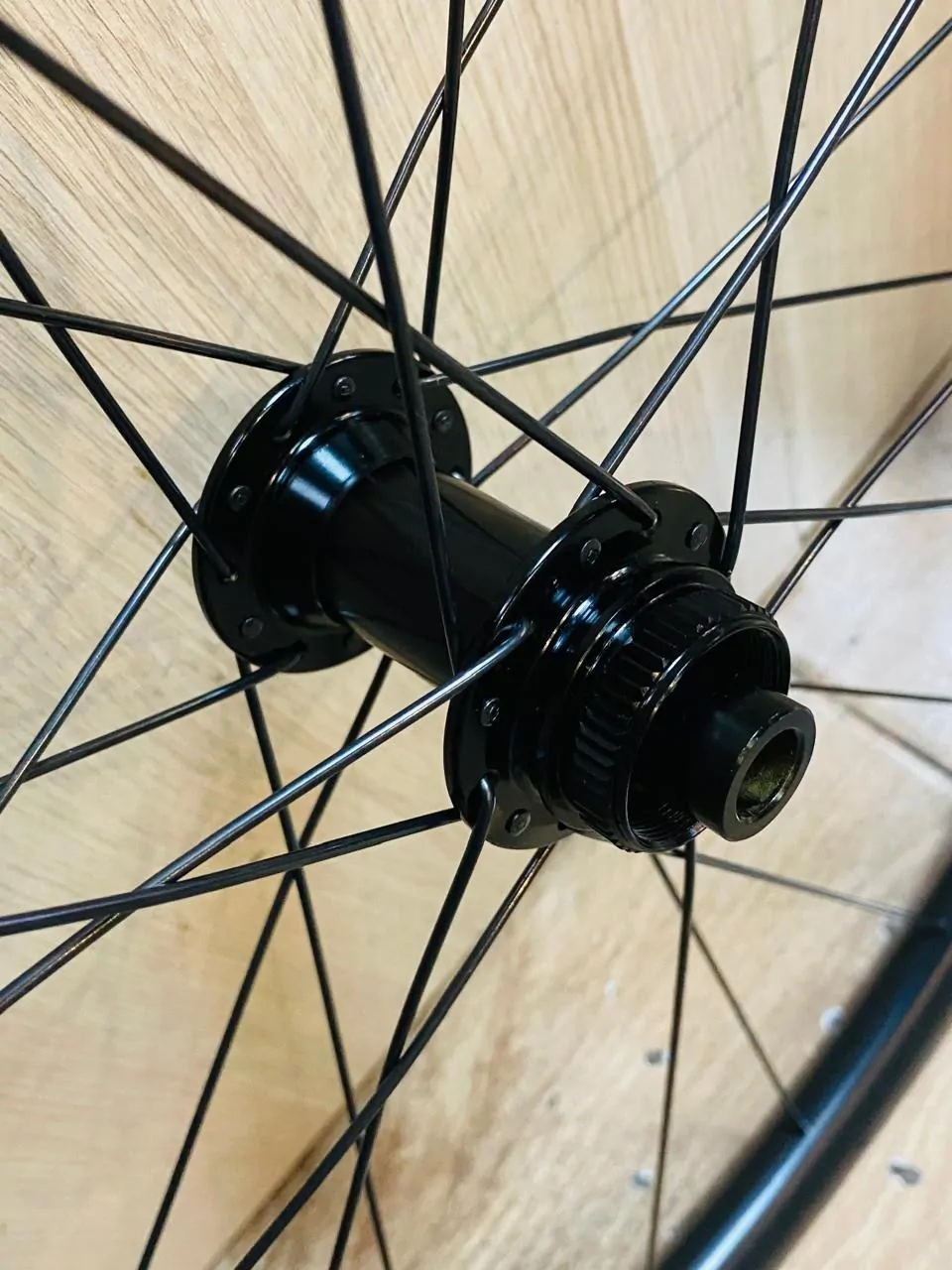 RUEDAS RUTA/GRAVEL DT SWISS G540 700 8-12VEL TLR (USADAS) - Imagen 6