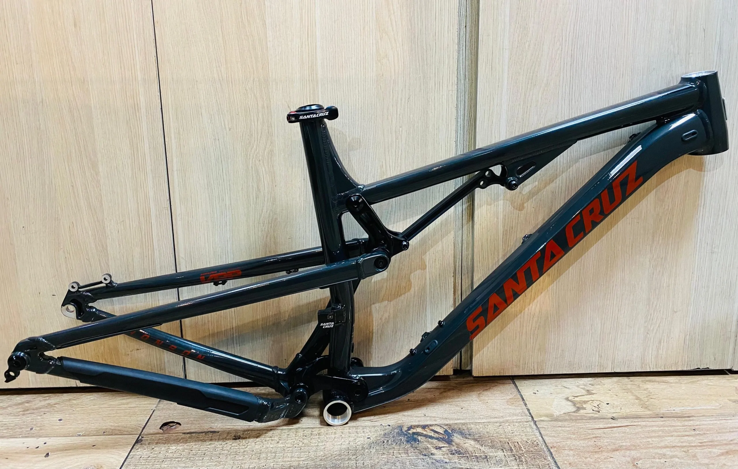 MARCO SANTA CRUZ BRONSON 27.5 ALUMINIO TALLA M (NUEVO) - Imagen 1