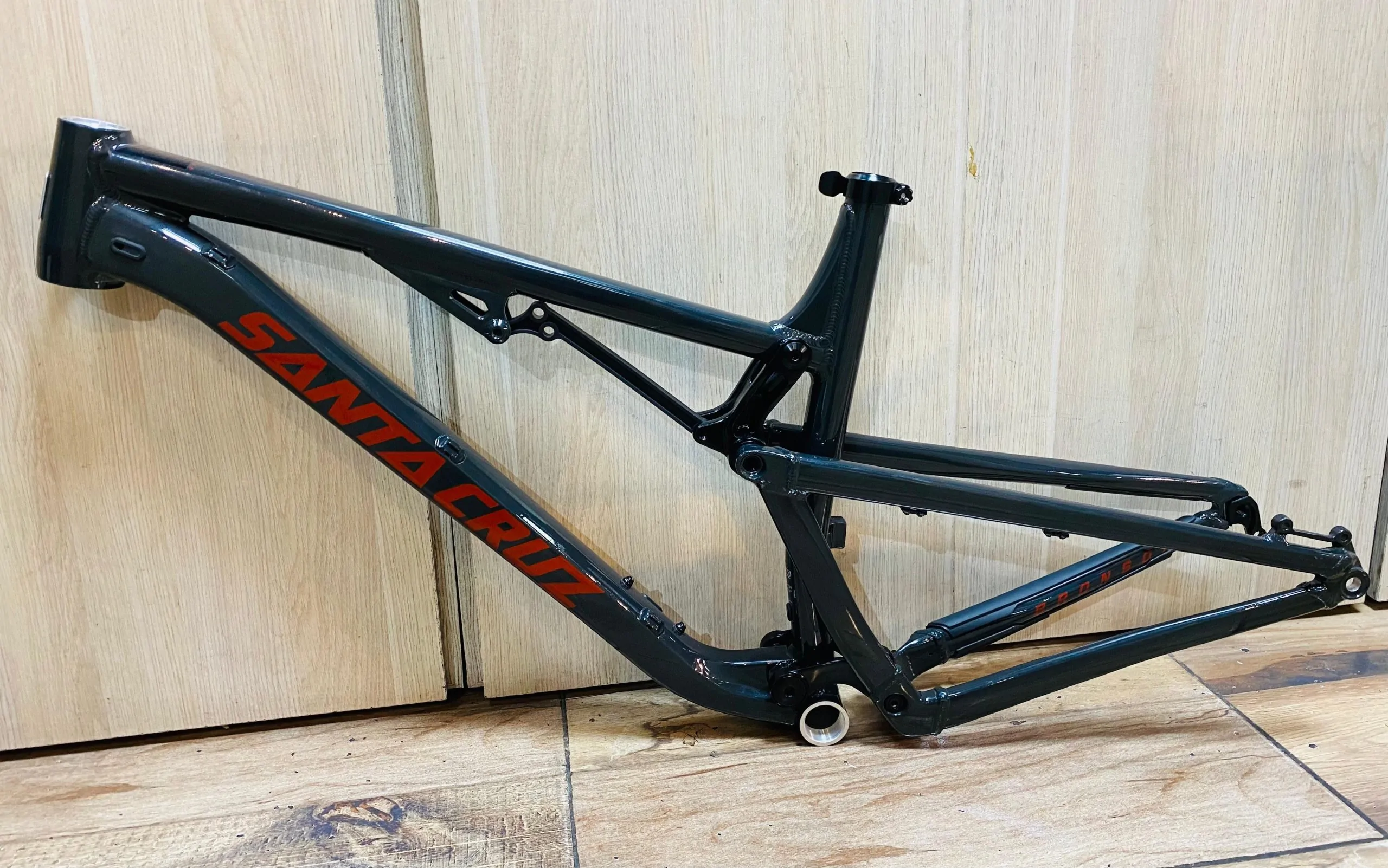 MARCO SANTA CRUZ BRONSON 27.5 ALUMINIO TALLA M (NUEVO) - Imagen 8