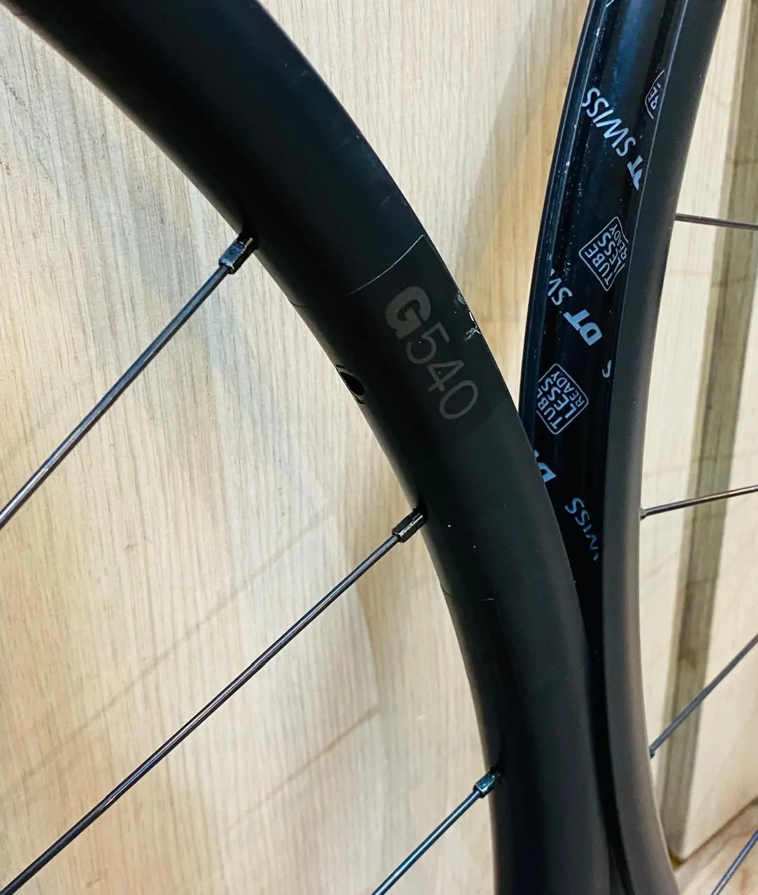 RUEDAS RUTA/GRAVEL DT SWISS G540 700 8-12VEL TLR (USADAS) - Imagen 8