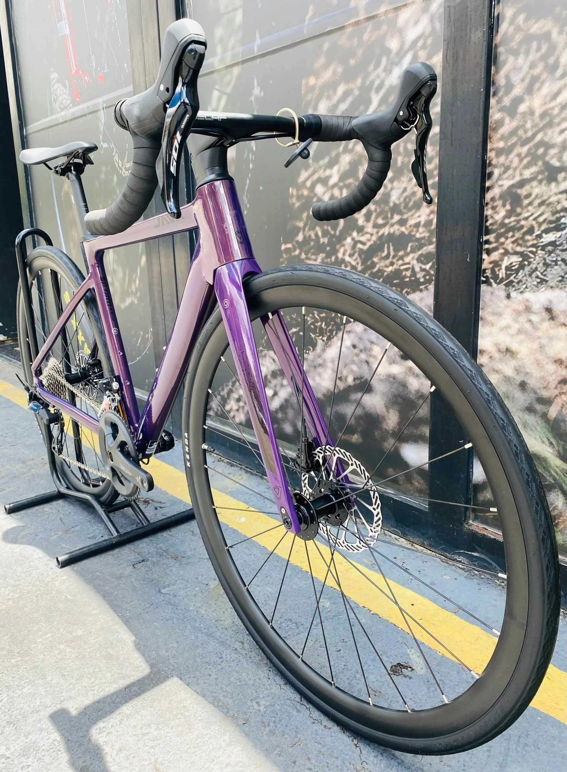 BICICLETA RUTA JAVA SILURO TOP SHIMANO 105 12VEL PÚRPURA - Imagen 5