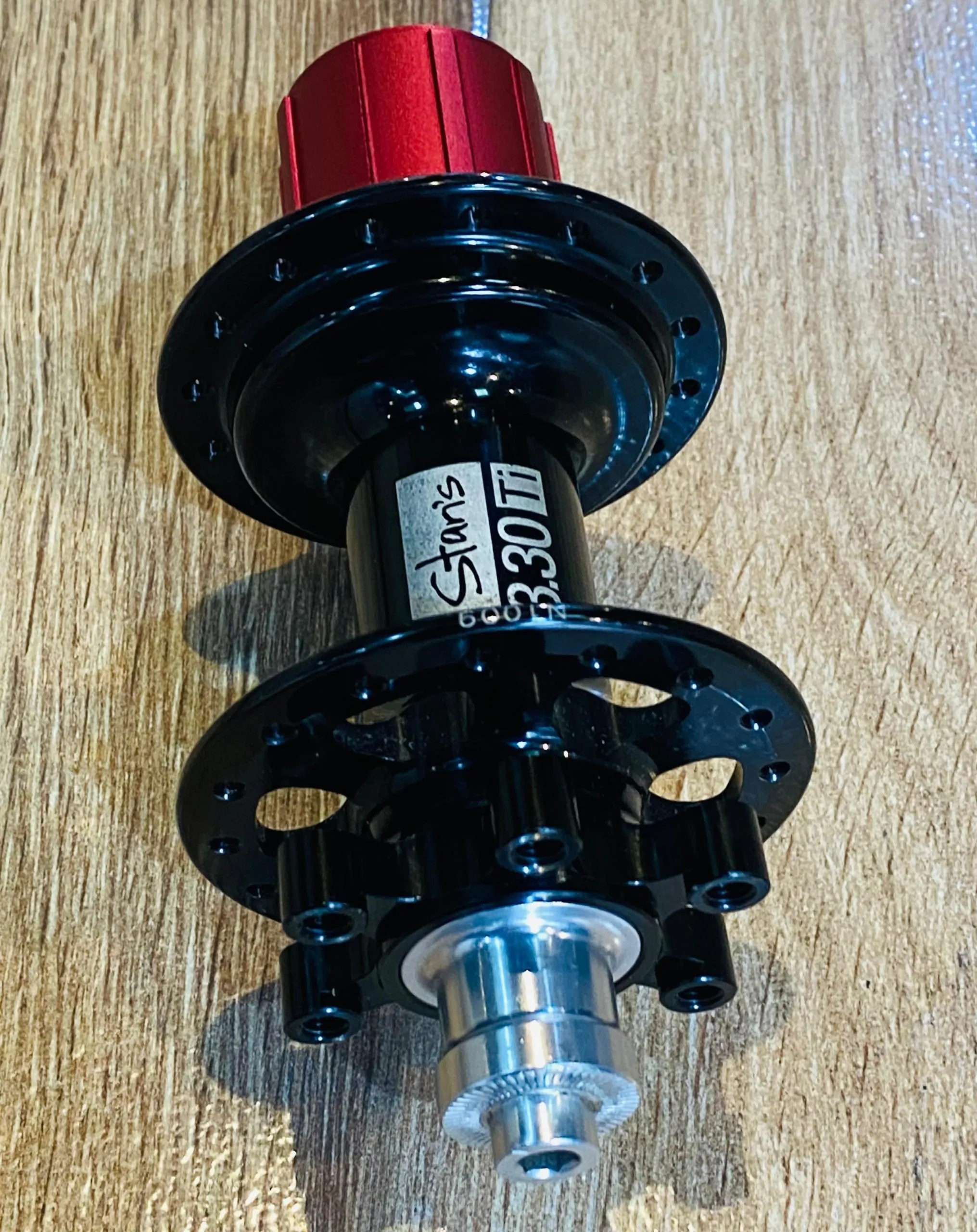 MANZANA TRASERA MTB STANS Ti 3.30 32H 6 PERNOS HG (NUEVA) - Imagen 2