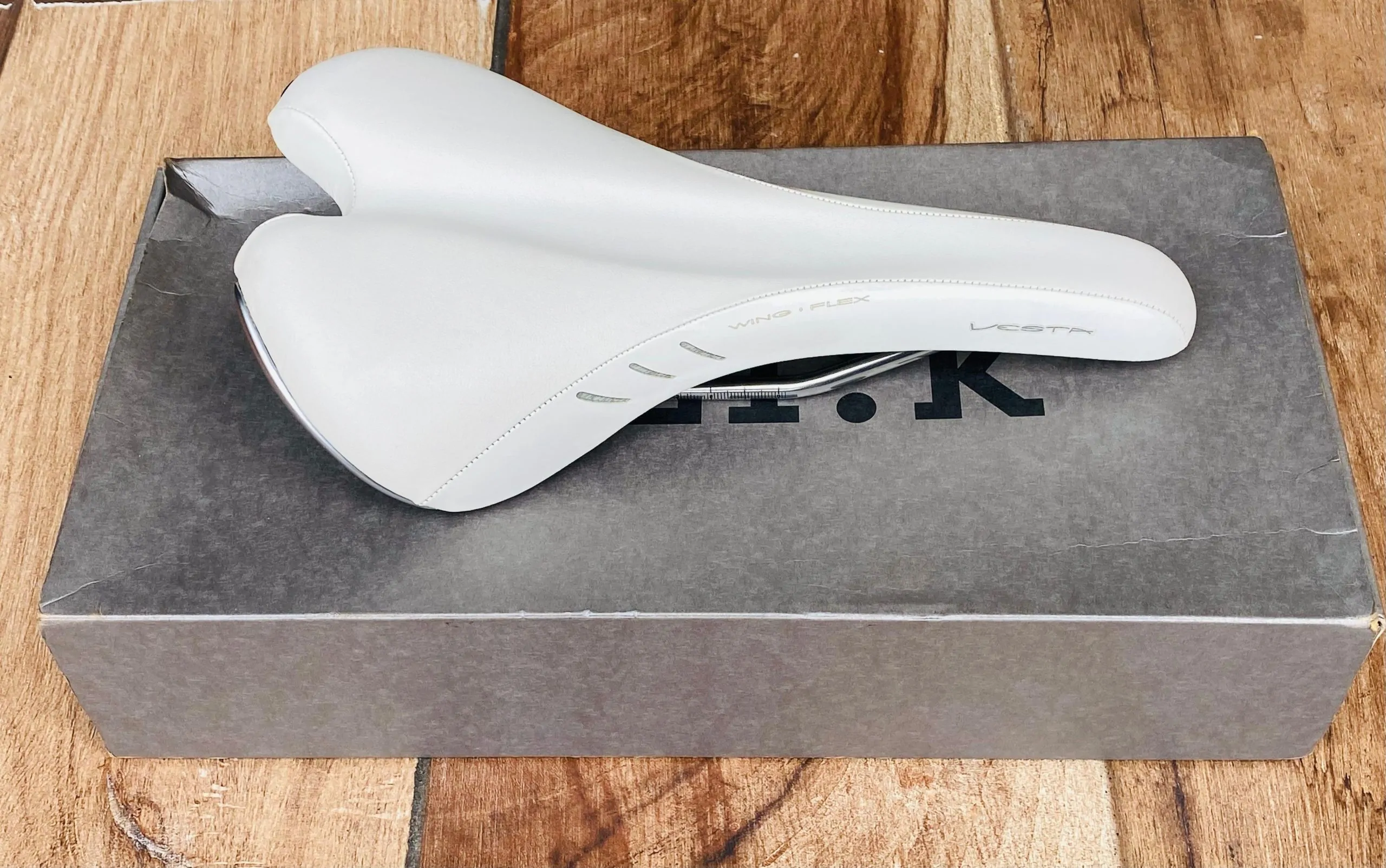 SILLIN fi’zi:k VESTA 140 mm x 255mm BLANCO (NUEVO) - Imagen 2