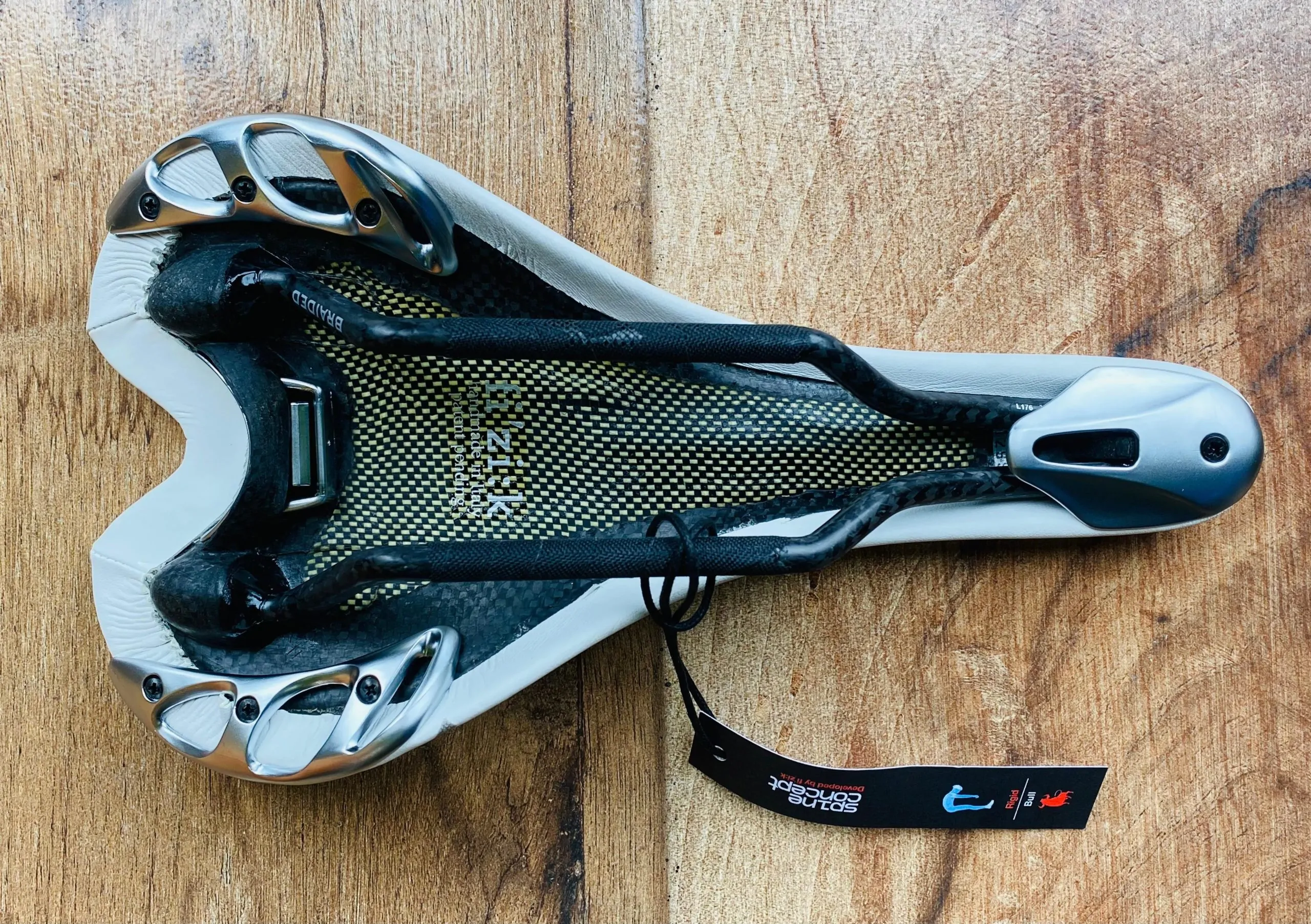 SILLIN fi'zi:k ALIANTE CARBON 130 mm x 255mm BLANCO (NUEVO) - Imagen 2