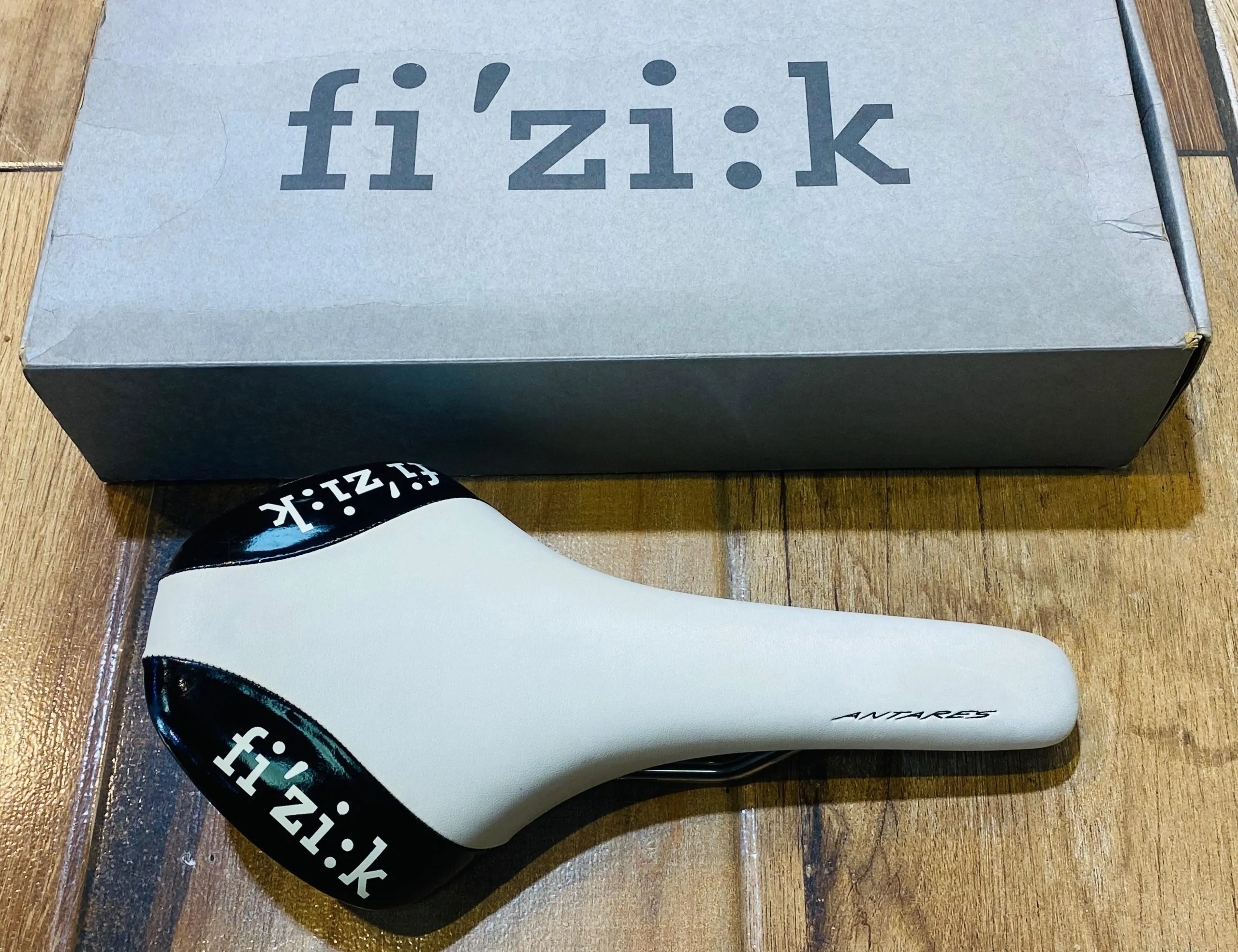 BB SILLIN fi’zi:k ANTARES MTB 140mm x 270mm BLANCO-NEGRO (NUEVO) - Imagen 2