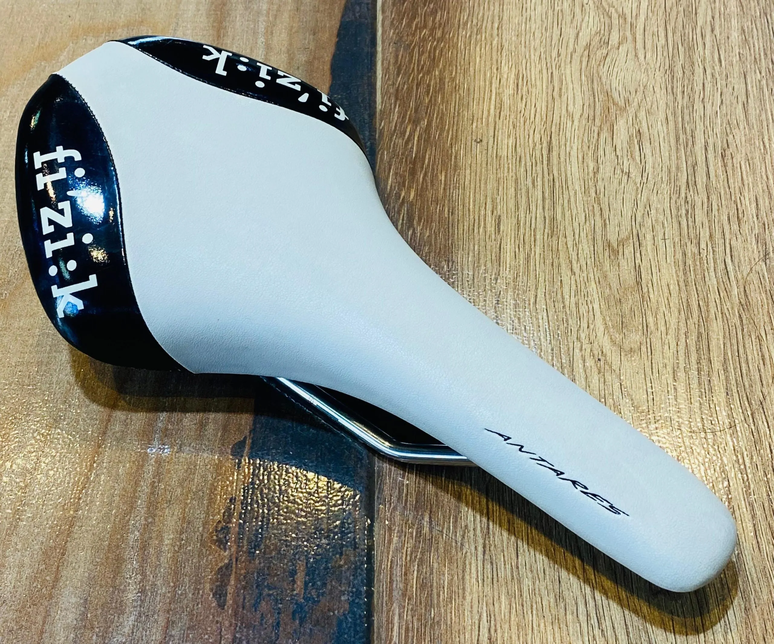DD SILLIN fi’zi:k ANTARES MTB 140mm x 270mm BLANCO-NEGRO (NUEVO) - Imagen 4
