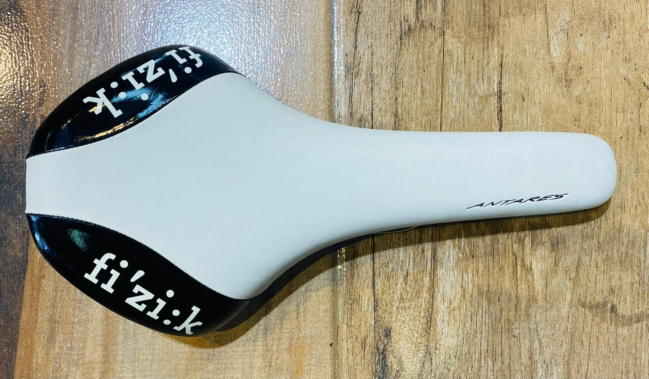 EE SILLIN fi’zi:k ANTARES MTB 140mm x 270mm BLANCO-NEGRO (NUEVO) - Imagen 5