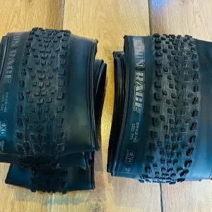 PAR LLANTAS MAXXIS REKON RACE 29X2.40 120TPI TLR EXO