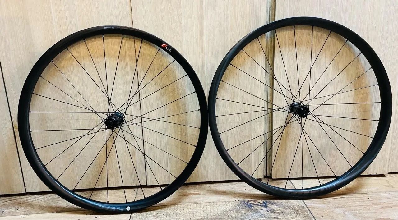 RUEDAS+ RUEDAS MTB SYNCROS SILVERTON 1.0 CARBONO 28H (NUEVAS) - Imagen 7