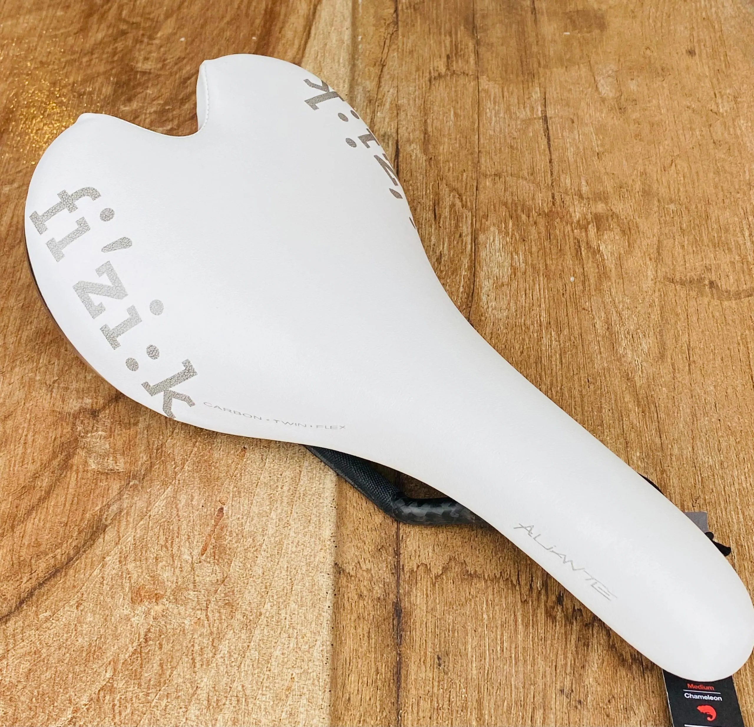 SILLIN fi'zi:k ALIANTE CARBON 130 mm x 255mm BLANCO (NUEVO) - Imagen 1
