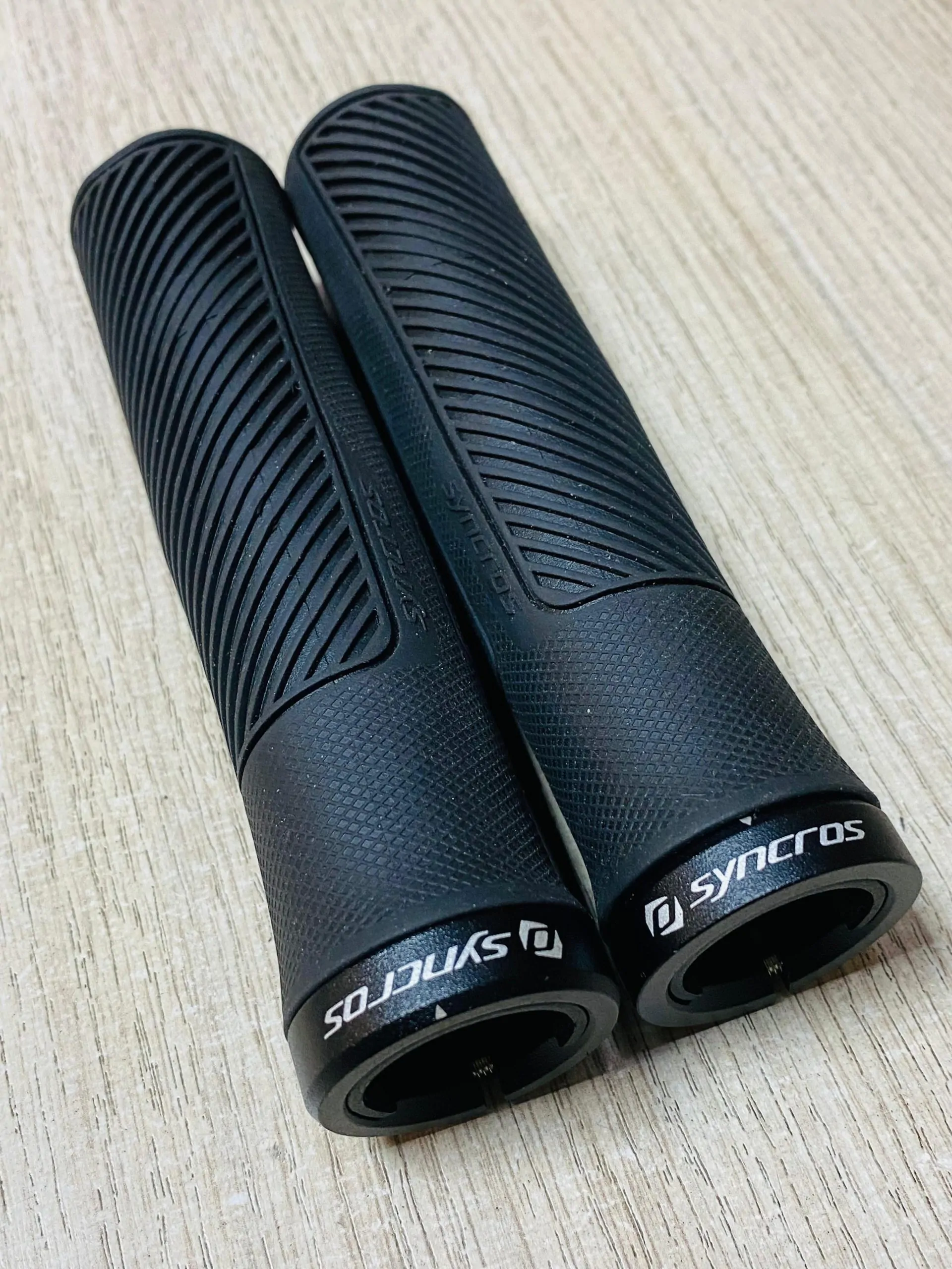 SYN1 GRIPS/MANGOS SYNCROS PARA BICICLETA DE MONTAÑA (NUEVOS) - Imagen 3
