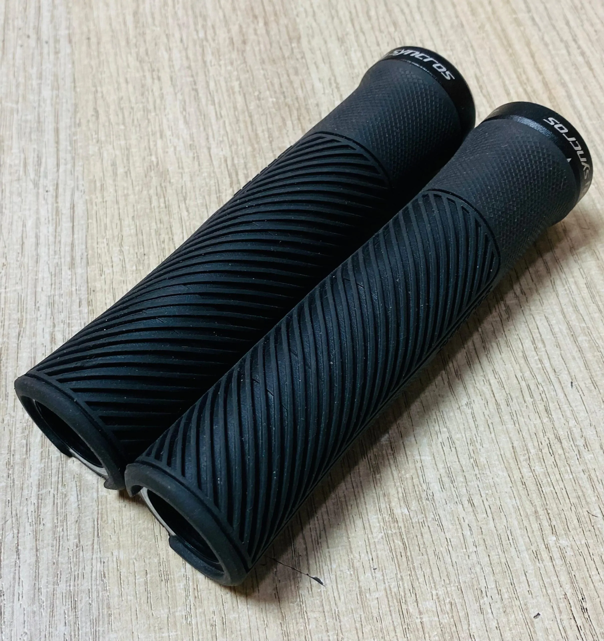 SYNCR GRIPS/MANGOS SYNCROS PARA BICICLETA DE MONTAÑA (NUEVOS) - Imagen 4