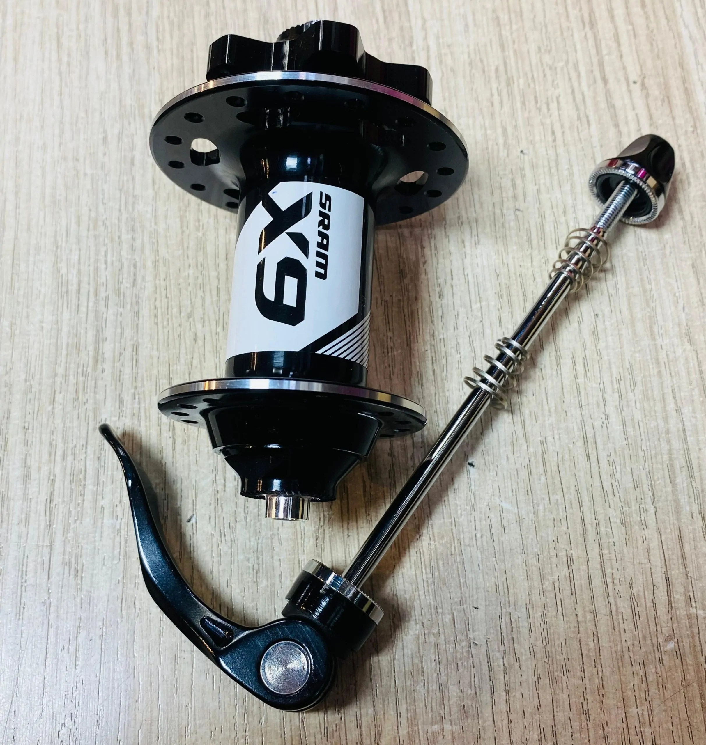 BB MANZANA DELANTERA SRAM X9 V2 100MM 32H (NUEVO) - Imagen 3
