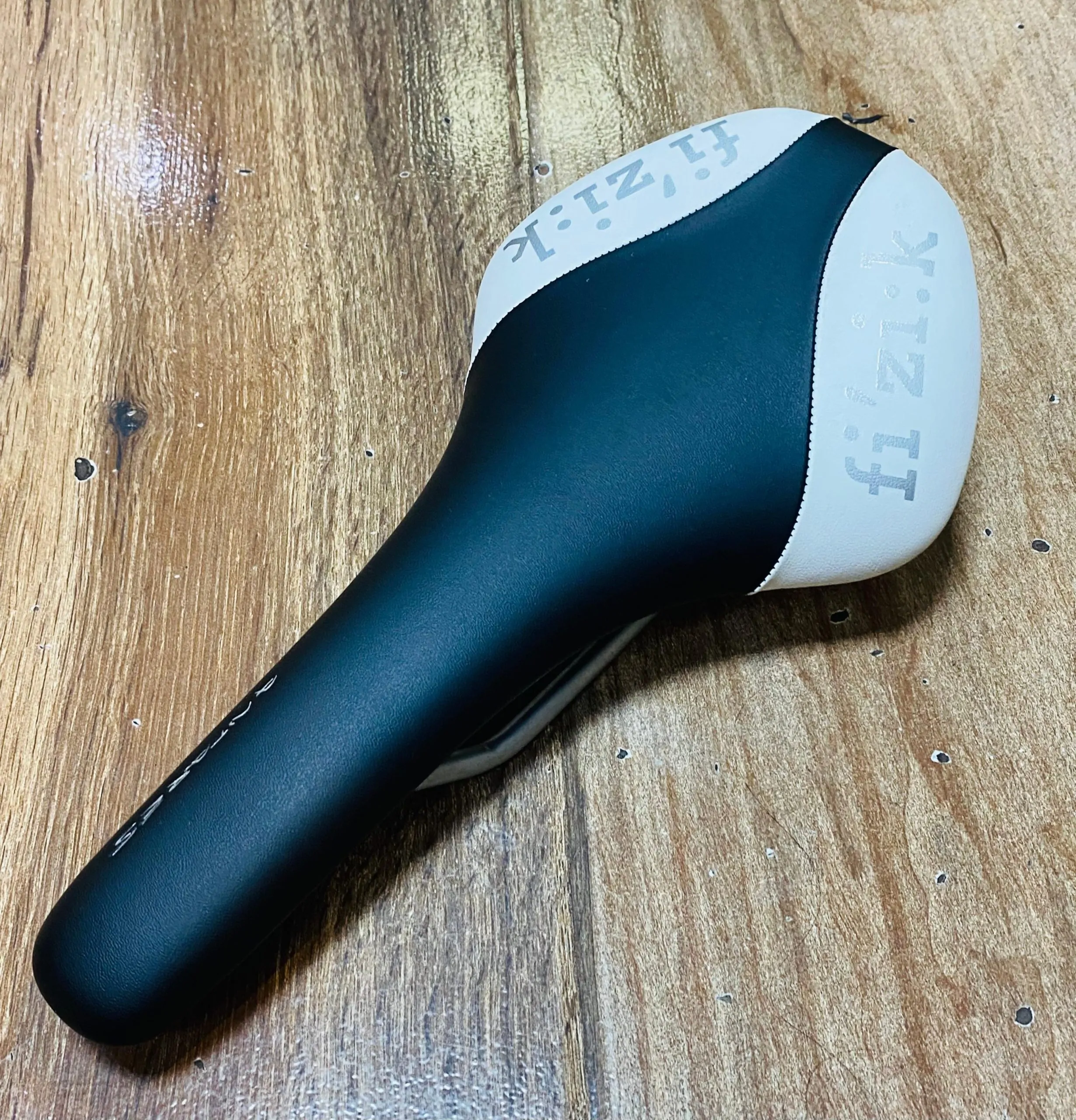 GG SILLIN fi’zi:k ANTARES MTB 140mm x 270mm BLANCO-NEGRO (NUEVO) - Imagen 5