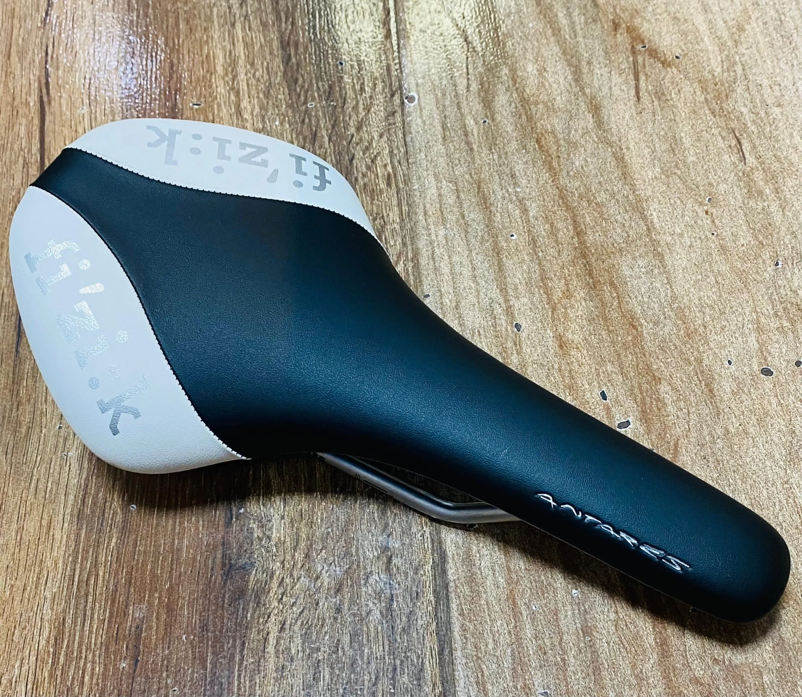 HH SILLIN fi’zi:k ANTARES MTB 140mm x 270mm BLANCO-NEGRO (NUEVO) - Imagen 6