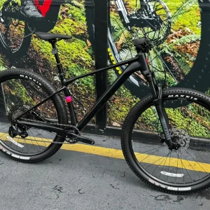 BICICLETA SCOTT SCALE 930 2026 CON GRUPO SRAM 70 T-TYPE